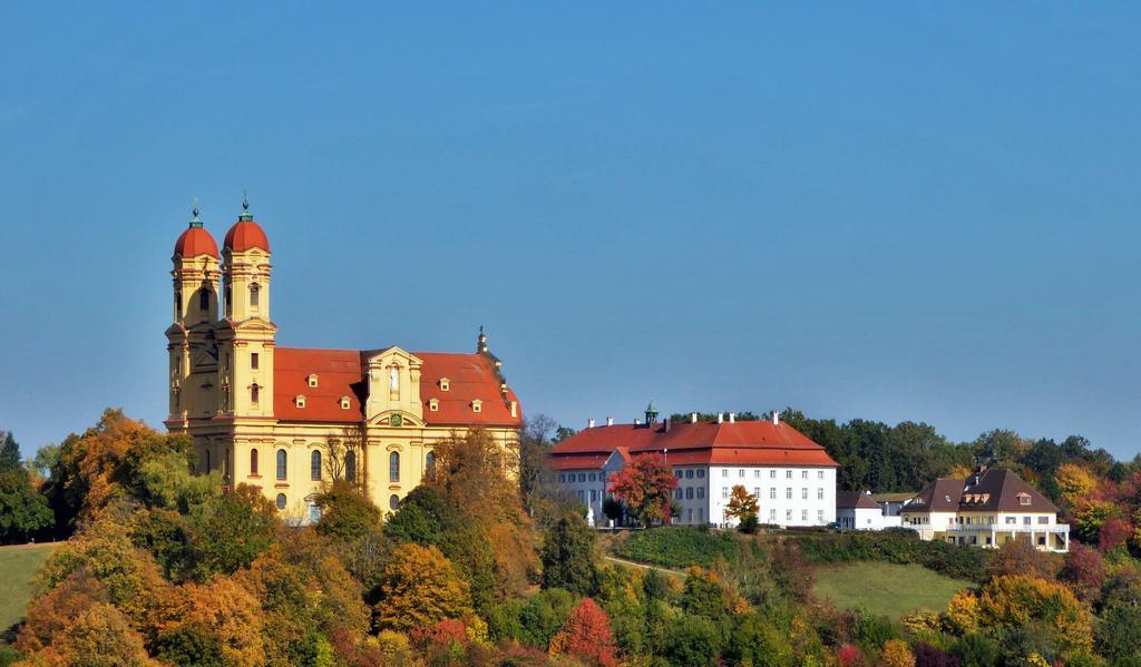 Tagungshaus Schonenberg Hotel Ellwangen Exterior photo