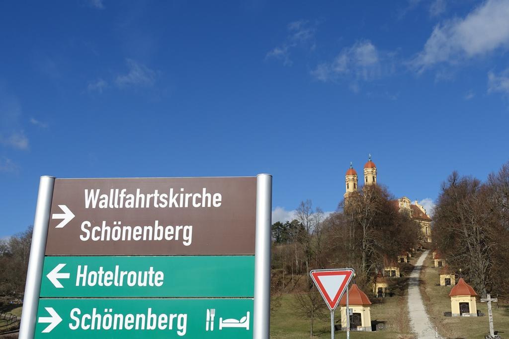 Tagungshaus Schonenberg Hotel Ellwangen Exterior photo