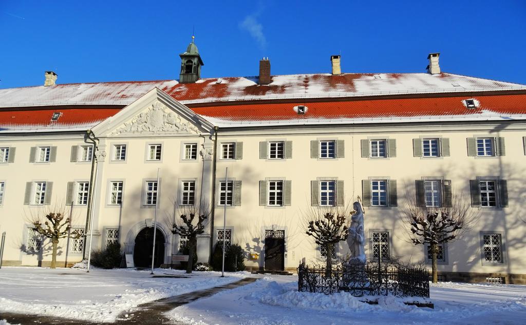 Tagungshaus Schonenberg Hotel Ellwangen Exterior photo